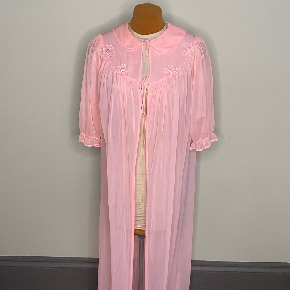 Vintage baby pink peignoir negligee dressing gown